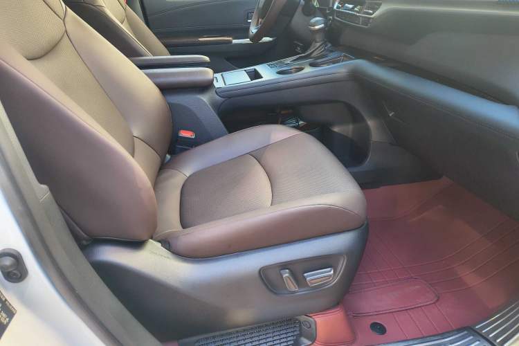 Used Toyota Granvia 2024 2.5L Hybrid Prestige PLUS Four-Wheel Drive Version Interior 11