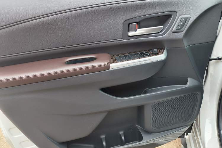 Used Toyota Granvia 2024 2.5L Hybrid Prestige PLUS Four-Wheel Drive Version Interior 11