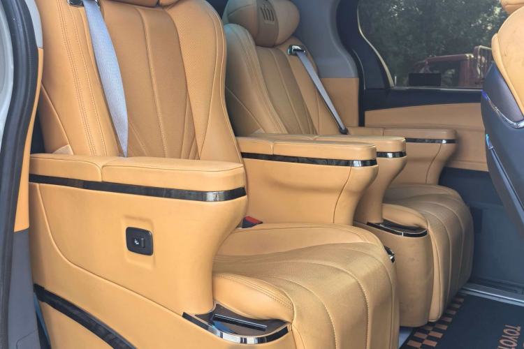 Used Toyota Granvia 2024 2.5L Hybrid Comfort Edition Interior 11