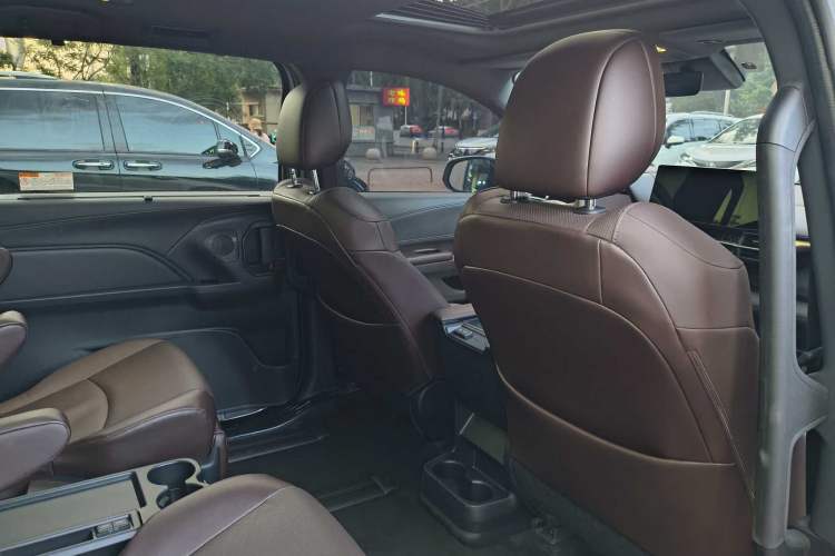 Used Toyota Granvia 2024 2.5L Hybrid Prestige PLUS Four-Wheel Drive Version Interior 11