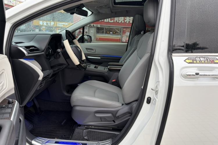 Used Toyota Granvia 2024 2.5L Hybrid Comfort Edition Interior 11