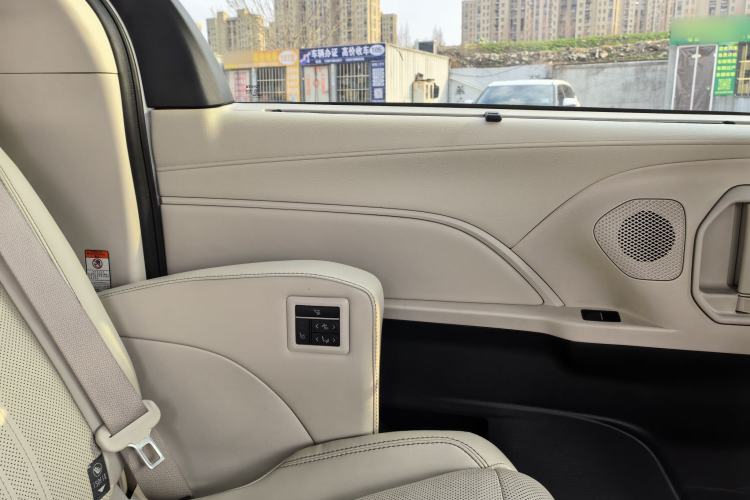 Used Toyota Granvia 2024 2.5L Hybrid Prestige ULTRA Edition Interior 12