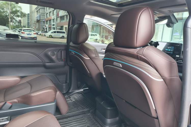 Used Toyota Granvia 2024 2.5L Hybrid Prestige PLUS Four-Wheel Drive Version Interior 12