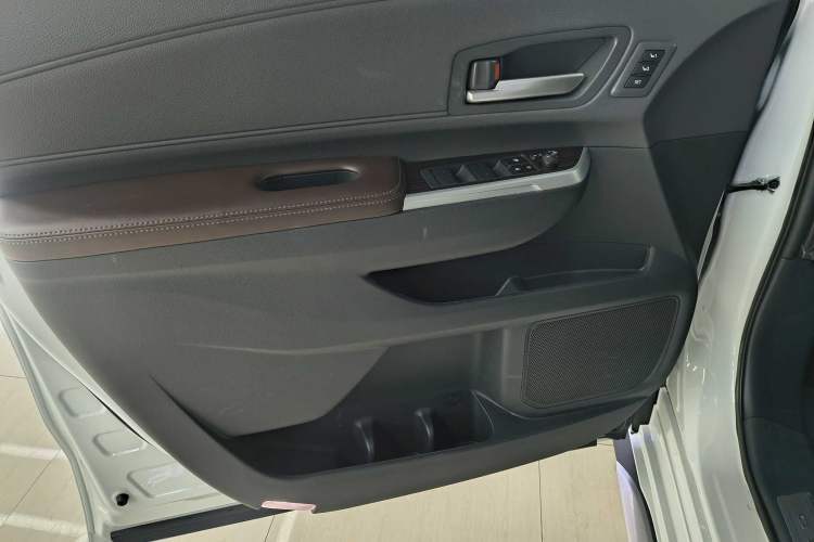 Used Toyota Granvia 2024 2.5L Hybrid Prestige PLUS Four-Wheel Drive Version Interior 12