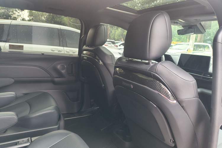 Used Toyota Granvia 2024 2.5L Hybrid Prestige PLUS Four-Wheel Drive Version Interior 12