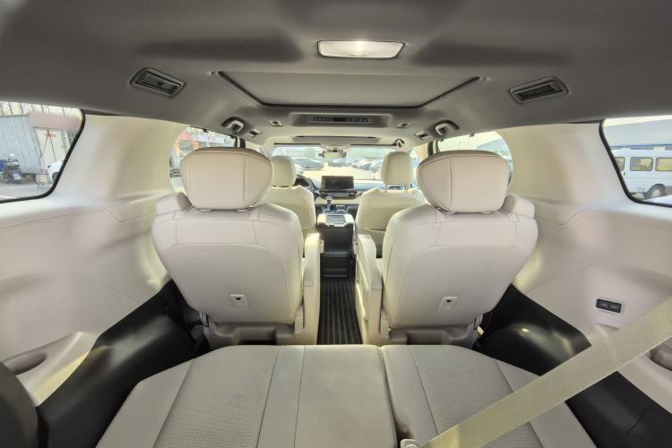 Used Toyota Granvia 2024 2.5L Hybrid Prestige ULTRA Edition Interior 13