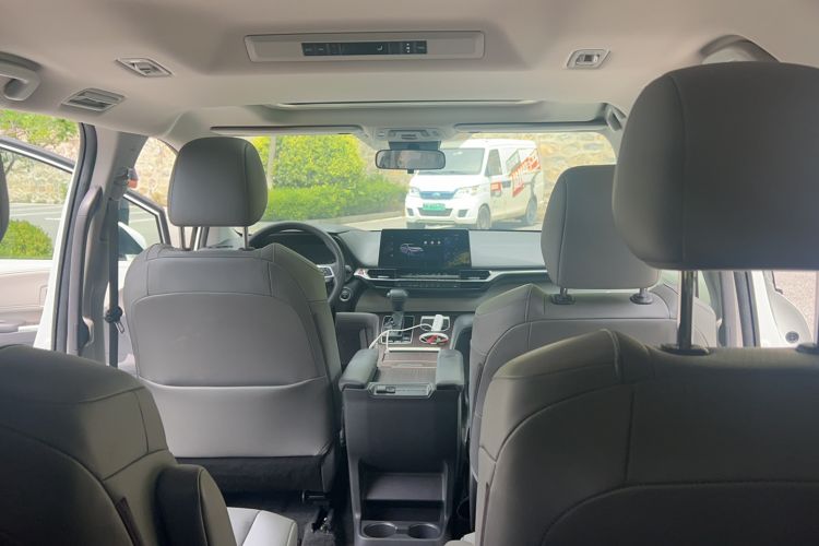 Used Toyota Granvia 2024 2.5L Hybrid Comfort Edition Interior 2
