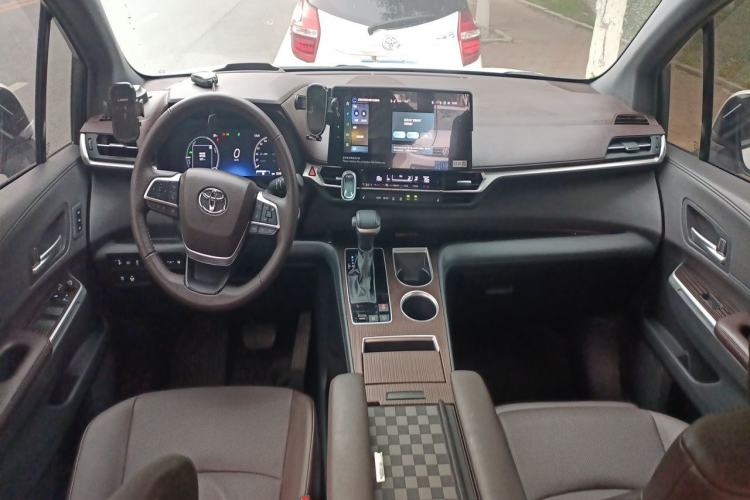 Used Toyota Granvia 2024 2.5L Hybrid Prestige PLUS Four-Wheel Drive Version Interior 2