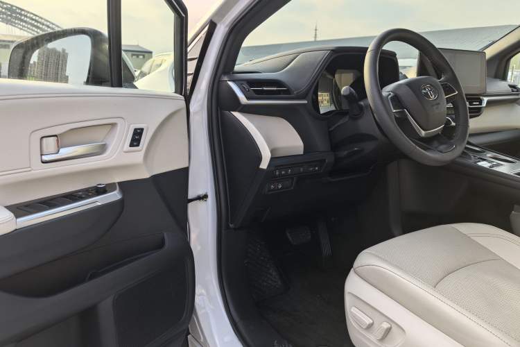 Used Toyota Granvia 2024 2.5L Hybrid Prestige ULTRA Edition Interior 2