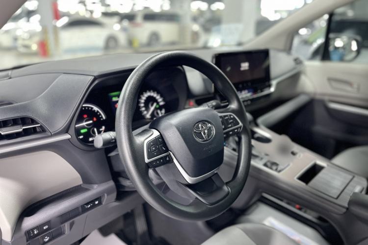 Used Toyota Granvia 2024 2.5L Hybrid Comfort Edition Interior 2