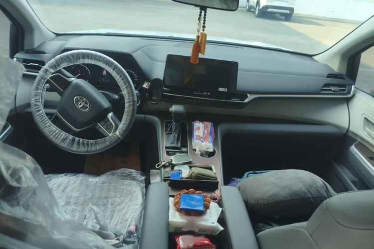 Used Toyota Granvia 2024 2.5L Hybrid Comfort Edition Interior 2