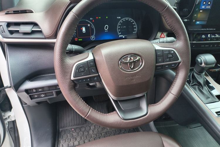 Used Toyota Granvia 2024 2.5L Hybrid Prestige PLUS Four-Wheel Drive Version Interior 2