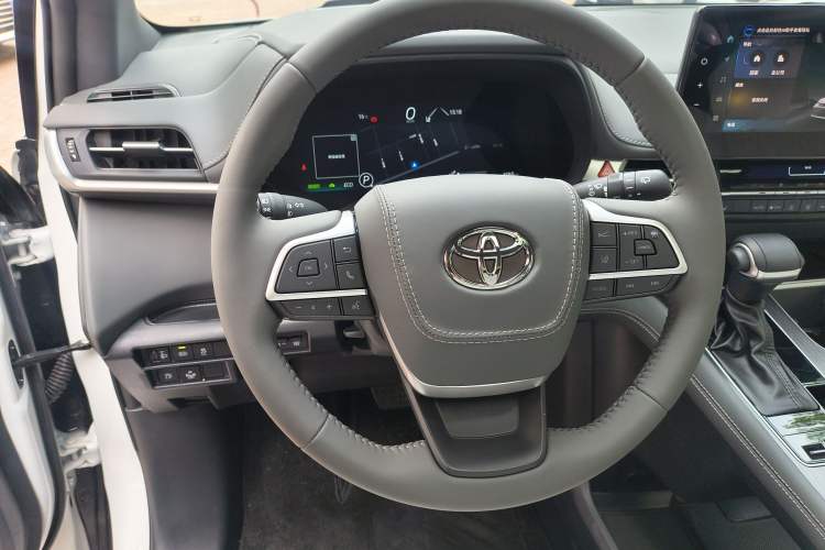 Used Toyota Granvia 2024 2.5L Hybrid Prestige PLUS Four-Wheel Drive Version Interior 2