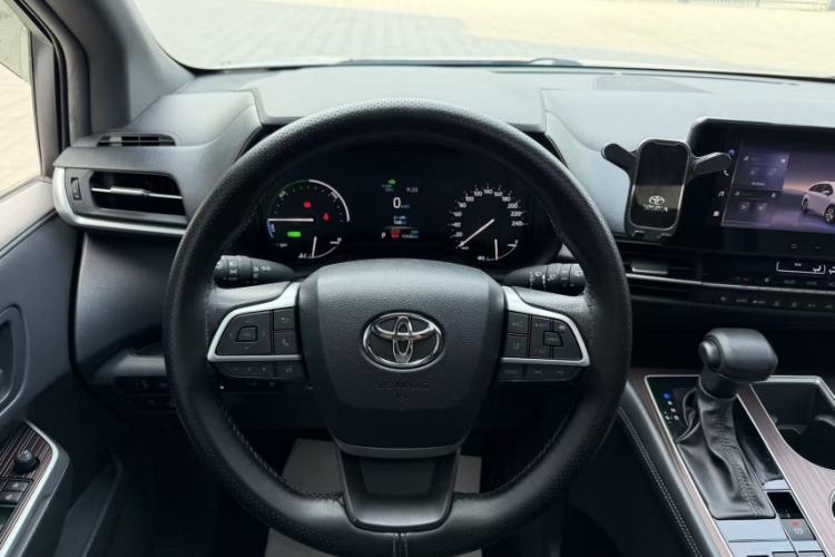 Used Toyota Granvia 2024 2.5L Hybrid Luxury Edition Interior 2
