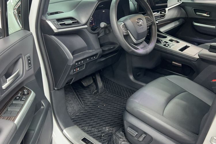 Used Toyota Granvia 2024 2.5L Hybrid Prestige PLUS Four-Wheel Drive Version Interior 2