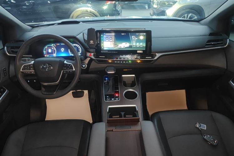 Used Toyota Granvia 2024 2.5L Hybrid Prestige PLUS Edition Interior 2