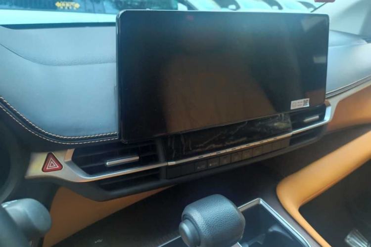 Used Toyota Granvia 2024 2.5L Hybrid Comfort Edition Interior 2