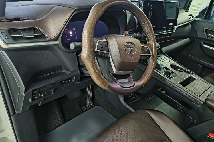 Used Toyota Granvia 2024 2.5L Hybrid Prestige PLUS Four-Wheel Drive Version Interior 2