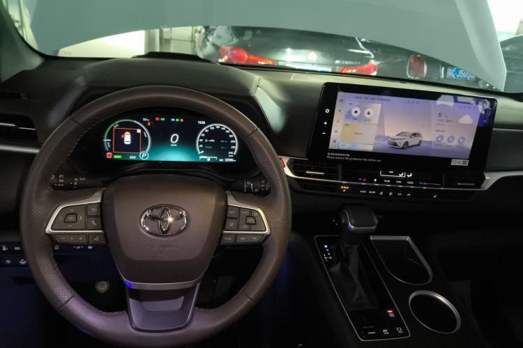 Used Toyota Granvia 2024 2.5L Hybrid Prestige PLUS Four-Wheel Drive Version Interior 2