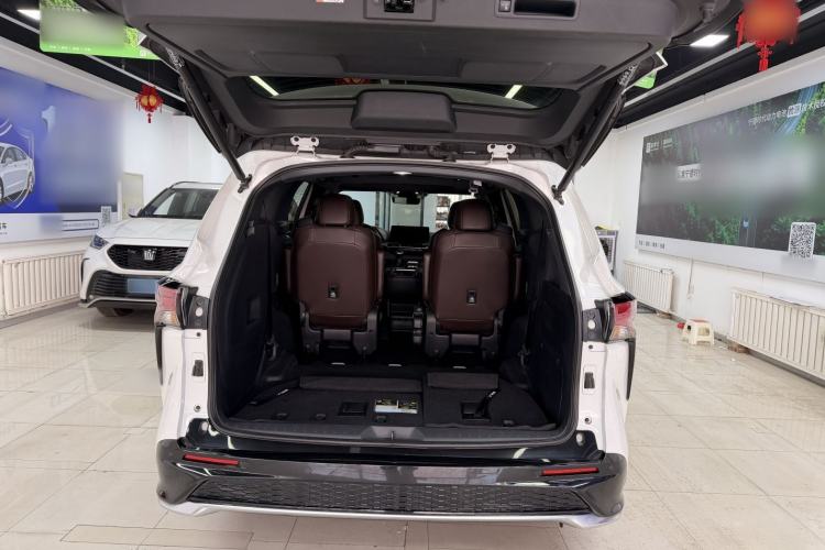 Used Toyota Granvia 2024 2.5L Hybrid Prestige PLUS Four-Wheel Drive Version Interior 2