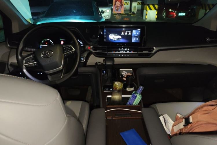 Used Toyota Granvia 2024 2.5L Hybrid Comfort Edition Interior 2