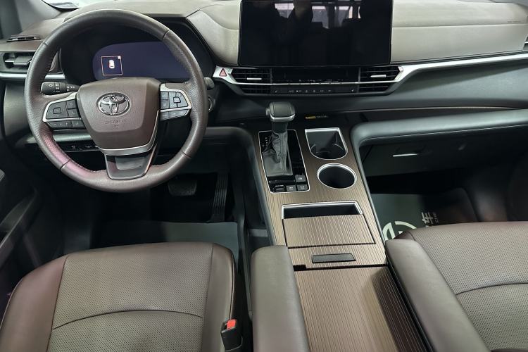 Used Toyota Granvia 2024 2.5L Hybrid Prestige PLUS Four-Wheel Drive Version Interior 2