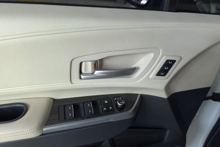 Used Toyota Granvia 2024 2.5L Hybrid Prestige ULTRA Edition Interior 2