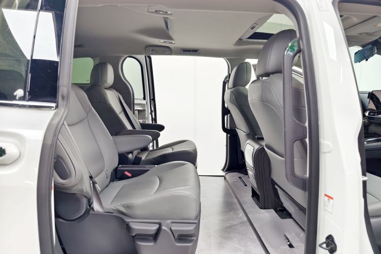Used Toyota Granvia 2024 2.5L Hybrid Comfort Edition Interior 2