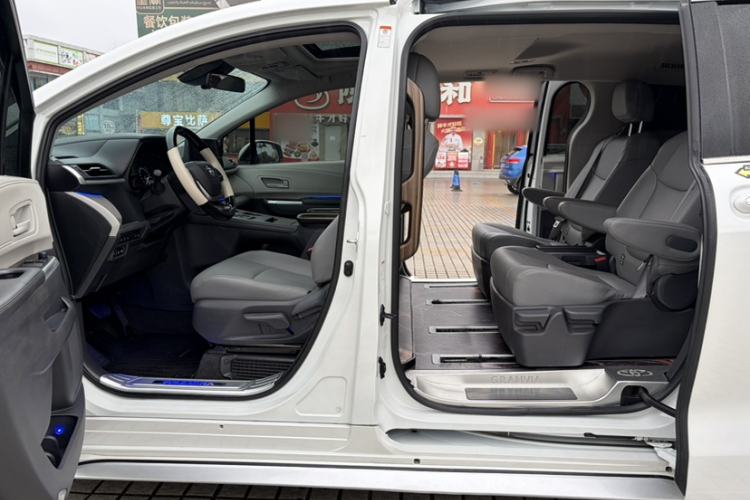 Used Toyota Granvia 2024 2.5L Hybrid Comfort Edition Interior 2