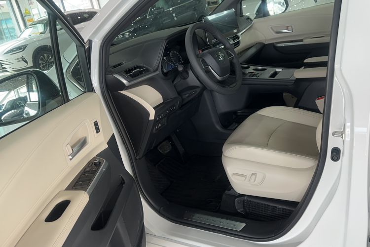 Used Toyota Granvia 2024 2.5L Hybrid Prestige ULTRA Edition Interior 2
