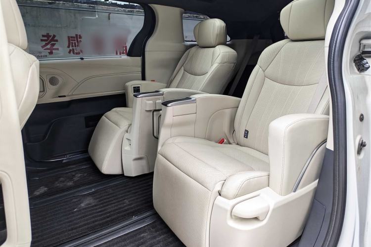 Used Toyota Granvia 2024 2.5L Hybrid Prestige ULTRA Edition Interior 3