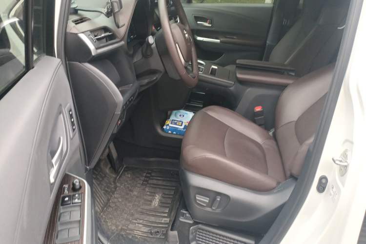Used Toyota Granvia 2024 2.5L Hybrid Prestige PLUS Four-Wheel Drive Version Interior 3