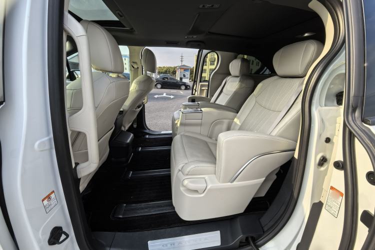 Used Toyota Granvia 2024 2.5L Hybrid Prestige ULTRA Edition Interior 3