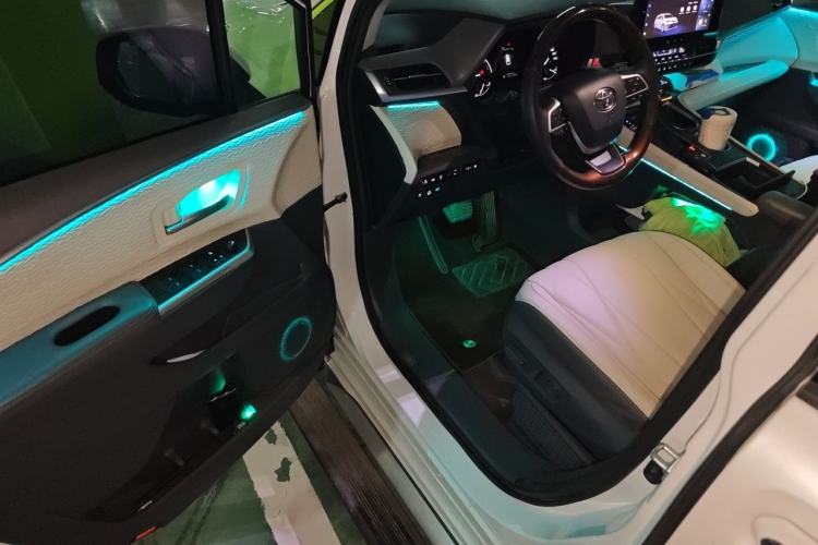 Used Toyota Granvia 2024 2.5L Hybrid Comfort Edition Interior 3