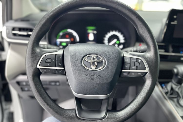Used Toyota Granvia 2024 2.5L Hybrid Comfort Edition Interior 3