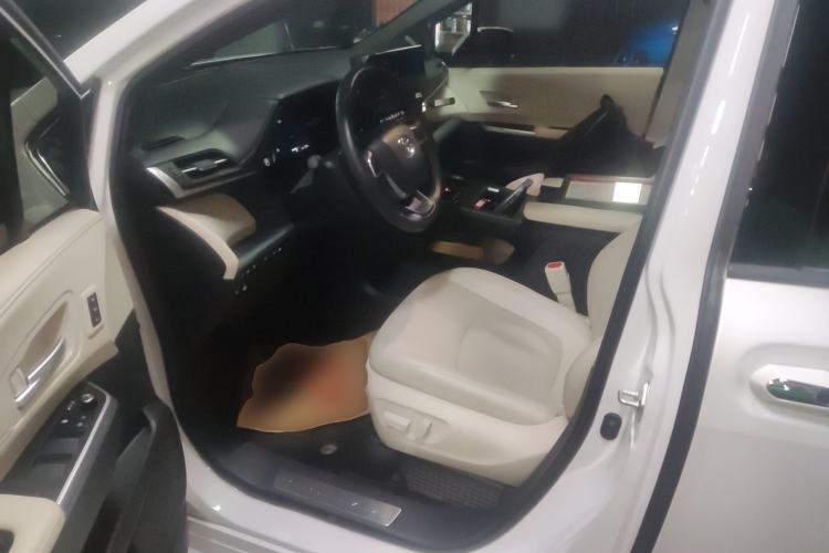 Used Toyota Granvia 2024 2.5L Hybrid Prestige ULTRA Edition Interior 3
