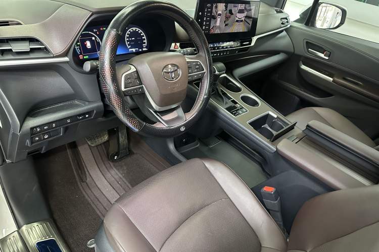 Used Toyota Granvia 2024 2.5L Hybrid Prestige PLUS Four-Wheel Drive Version Interior 3