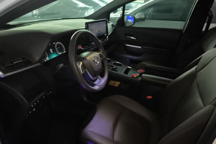 Used Toyota Granvia 2024 2.5L Hybrid Prestige PLUS Four-Wheel Drive Version Interior 3