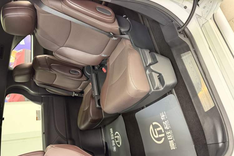 Used Toyota Granvia 2024 2.5L Hybrid Prestige PLUS Four-Wheel Drive Version Interior 3