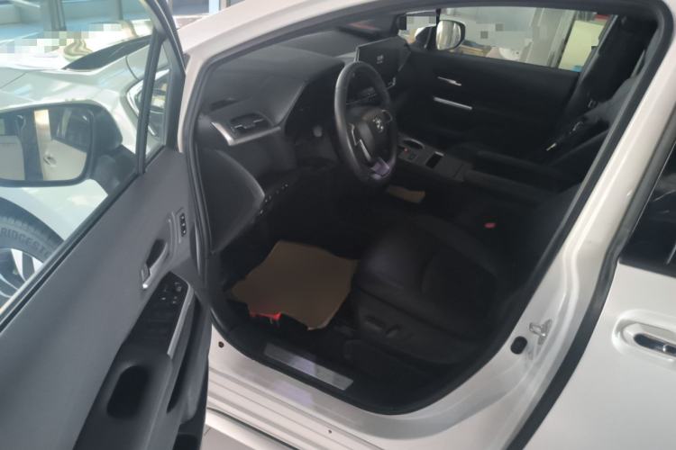 Used Toyota Granvia 2024 2.5L Hybrid Prestige PLUS Four-Wheel Drive Version Interior 3
