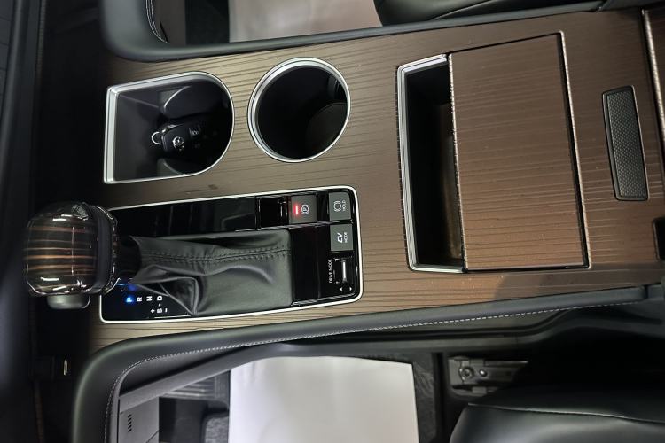 Used Toyota Granvia 2024 2.5L Hybrid Luxury Edition Interior 3