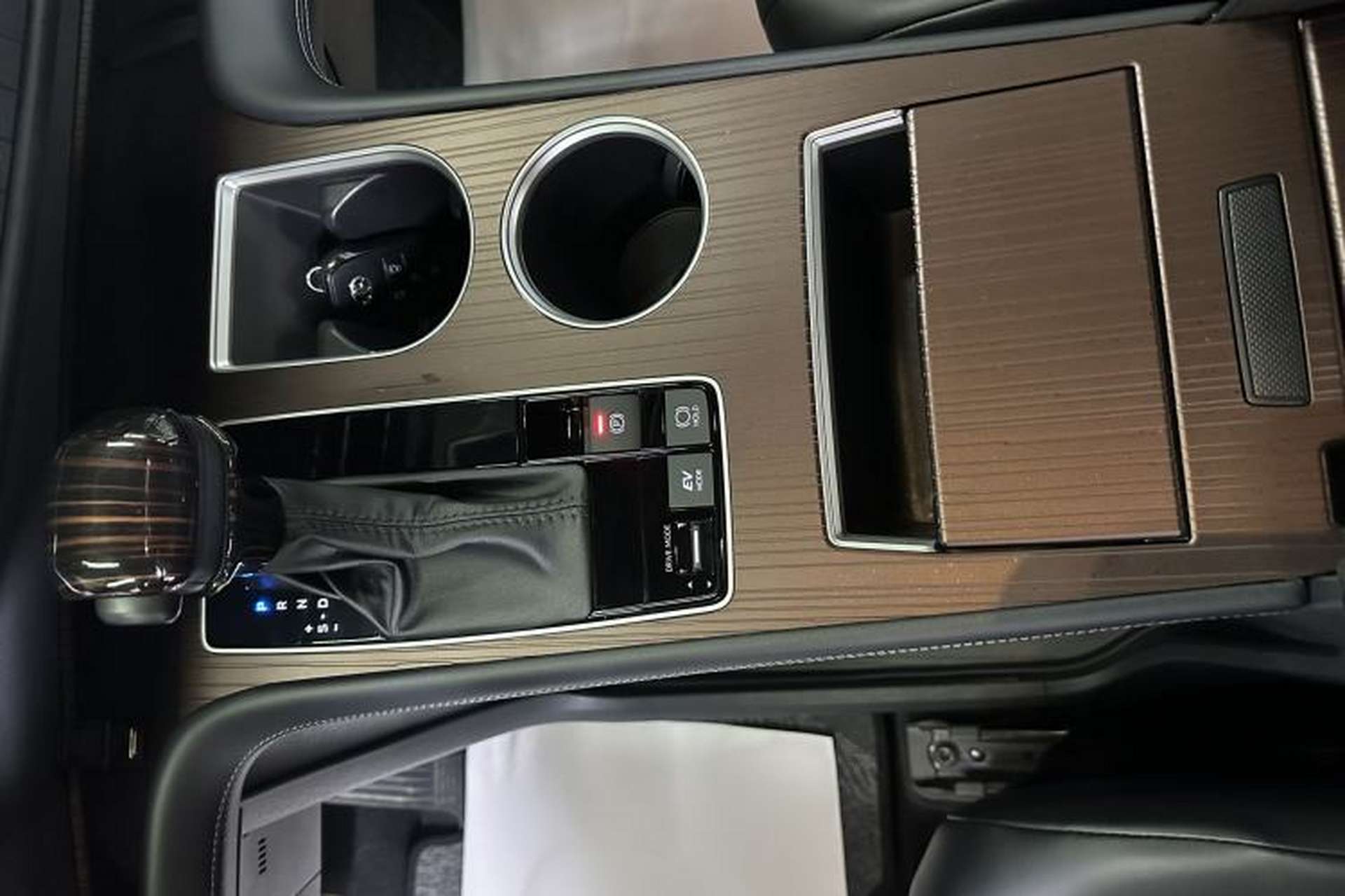 Used Toyota Granvia 2024 2.5L Hybrid Luxury Edition Interior 3