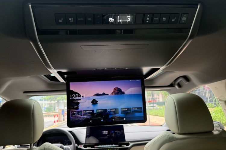 Used Toyota Granvia 2024 2.5L Hybrid Prestige ULTRA Edition Interior 3