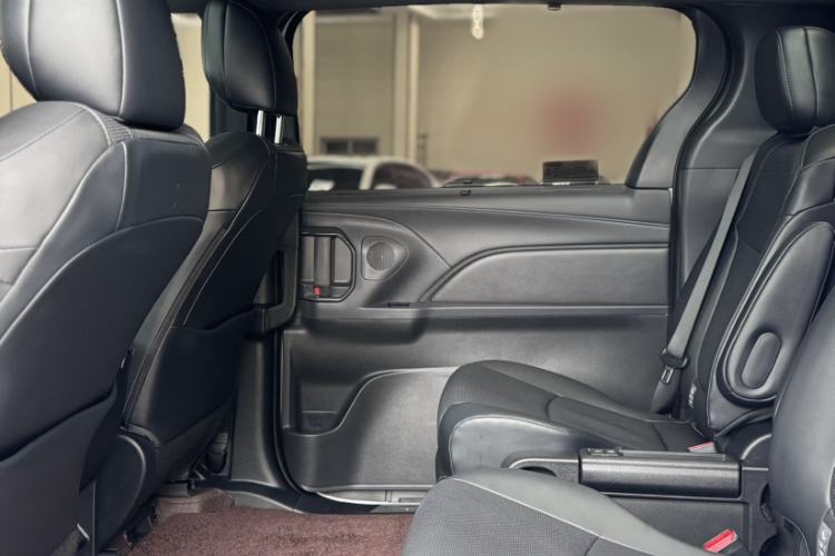 Used Toyota Granvia 2024 2.5L Hybrid Prestige PLUS Edition Interior 3