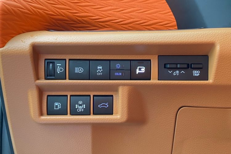 Used Toyota Granvia 2024 2.5L Hybrid Comfort Edition Interior 3