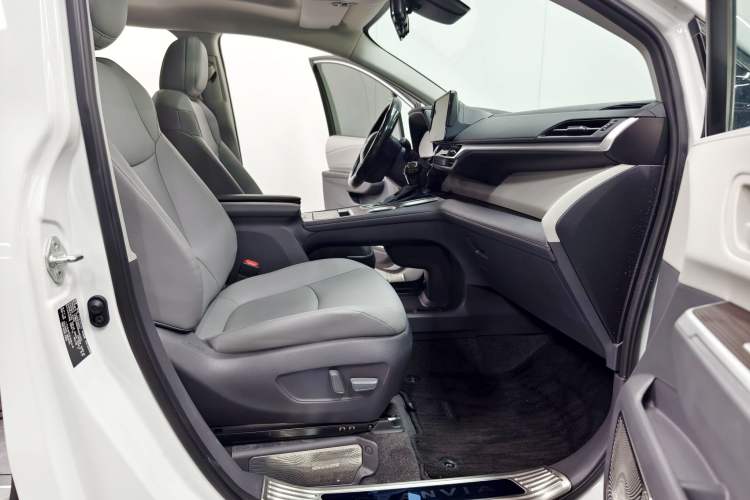 Used Toyota Granvia 2024 2.5L Hybrid Comfort Edition Interior 3