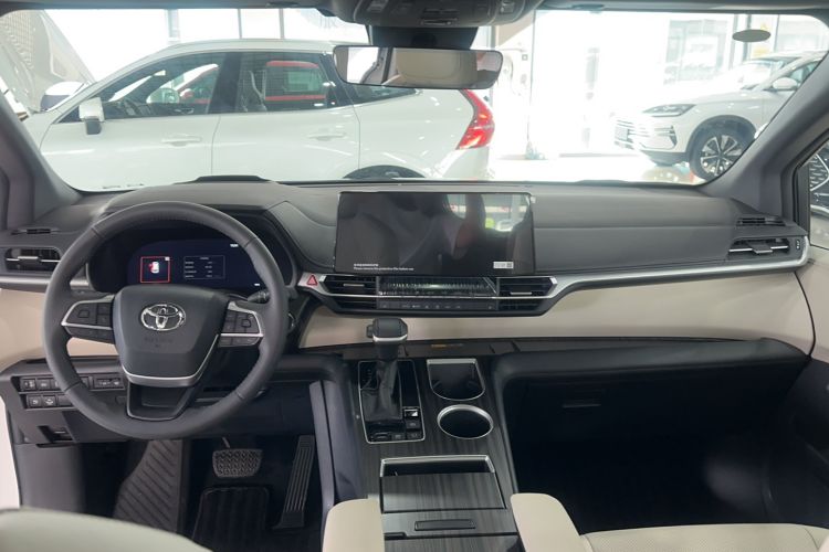 Used Toyota Granvia 2024 2.5L Hybrid Prestige ULTRA Edition Interior 3