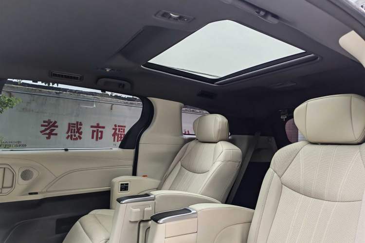Used Toyota Granvia 2024 2.5L Hybrid Prestige ULTRA Edition Interior 4