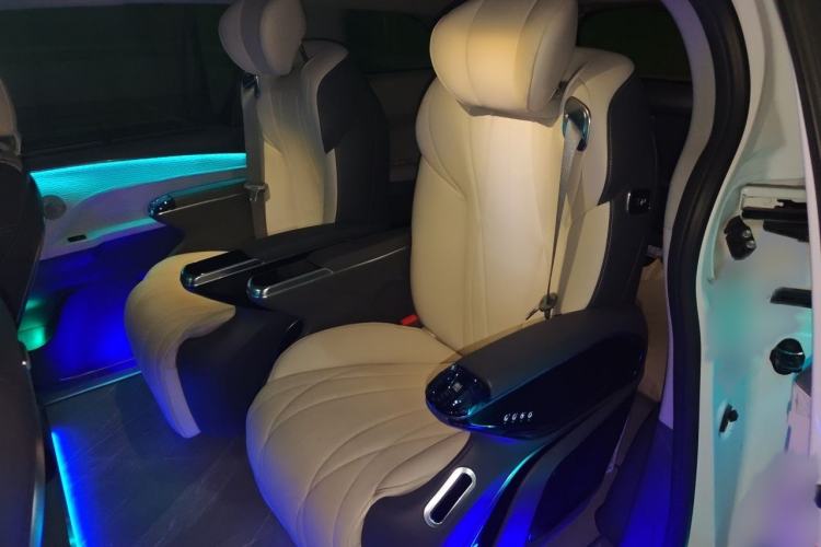 Used Toyota Granvia 2024 2.5L Hybrid Comfort Edition Interior 4