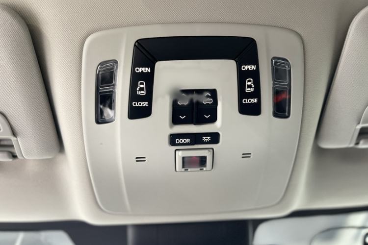 Used Toyota Granvia 2024 2.5L Hybrid Comfort Edition Interior 4